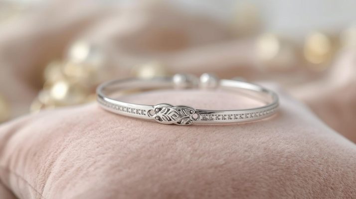 Vòng tay bạc cho bé món quà nhỏ